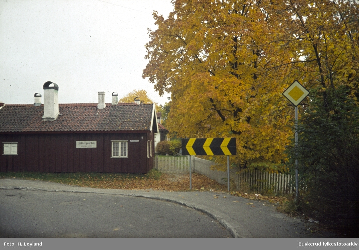 Inngangen til Riddergården i Hønefoss. Riddergården er en løkkegård fra 1700-tallet. Knyttet til sagbrukene i Hønefoss.