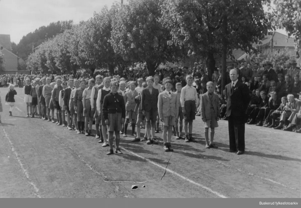 Yngste kontigent av idrettsfronten. Idrettstadion 1945
