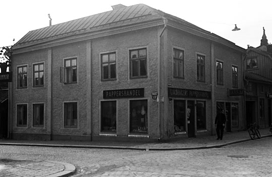 Behmska gården med Lindehagens Pappershandel, Västerås.