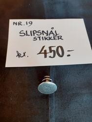 Slipsnål, stikk. kr 450,- (Foto/Photo)