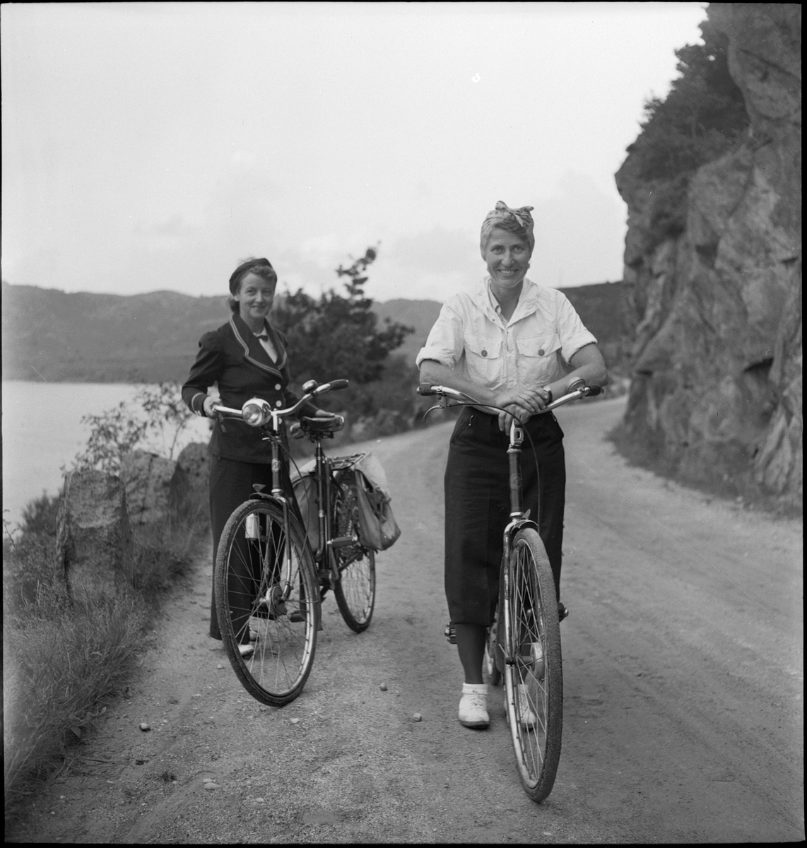 To kvinner på sykkeltur