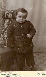 Portrett av liten gutt. Gustav Marius Heltne (1886) Sønn til