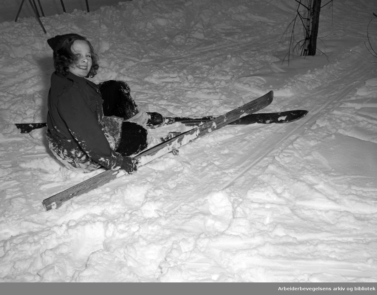 Framfylkingen. Oslo Framkrets arrangerer skiskole i Torshovdalen 13 til 17 januar 1950.