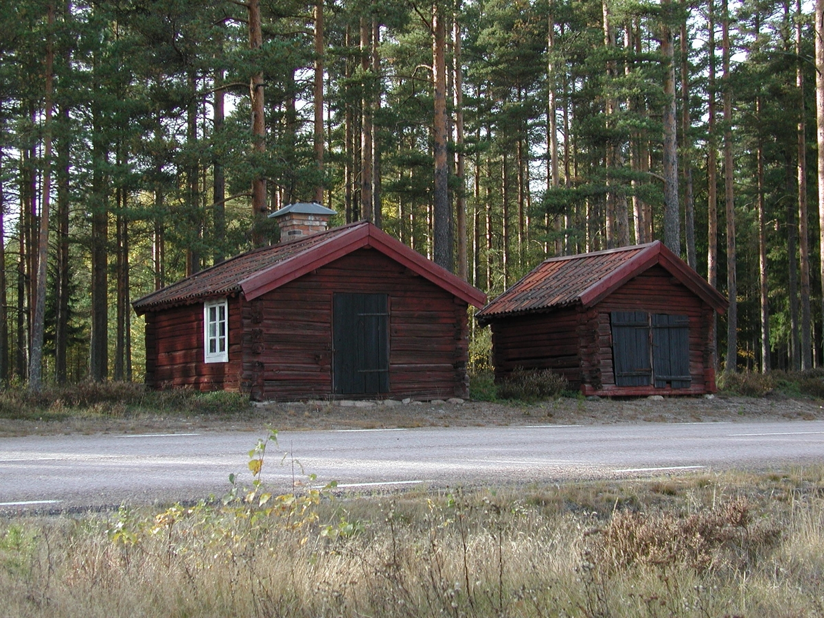 Foto i samband med arkeologisk utredning vid väg 272, Sandviken.
Härbren i Stabäck, från Ö.