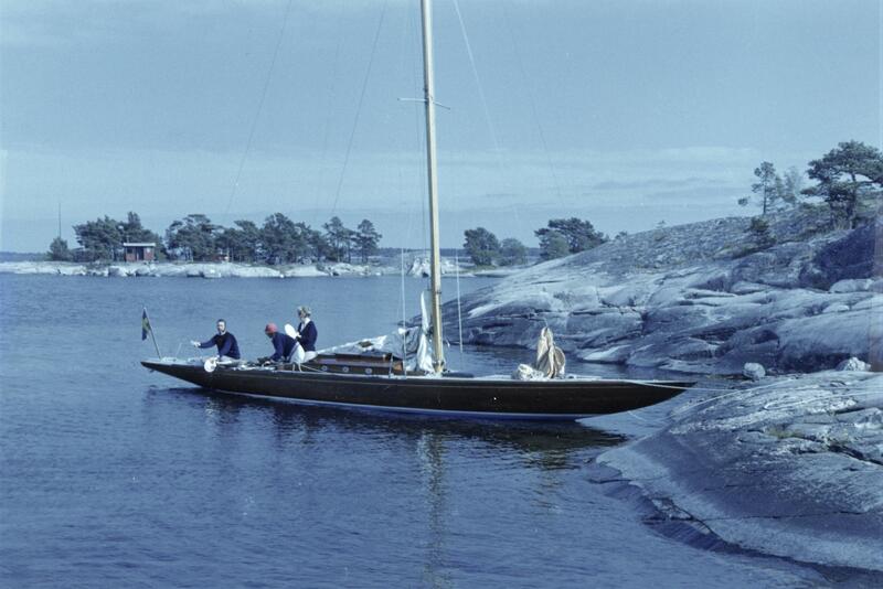 I mange år seilte Sally III under navnet Måsungen i Sverige. Her ser vi henne i den svenske skjærgården på 1970-tallet. (Foto/Photo)