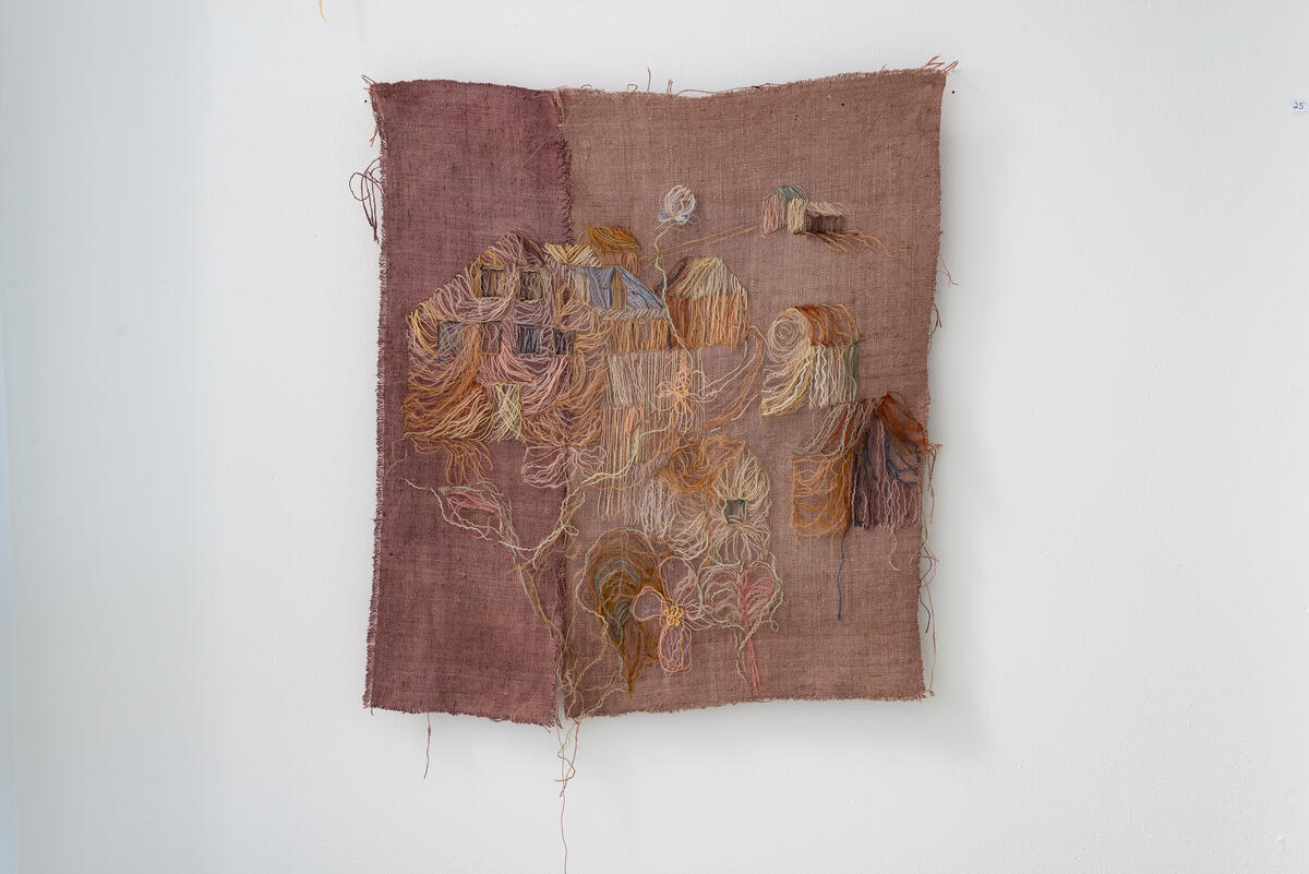 brodert tekstil av Kristine Fornes