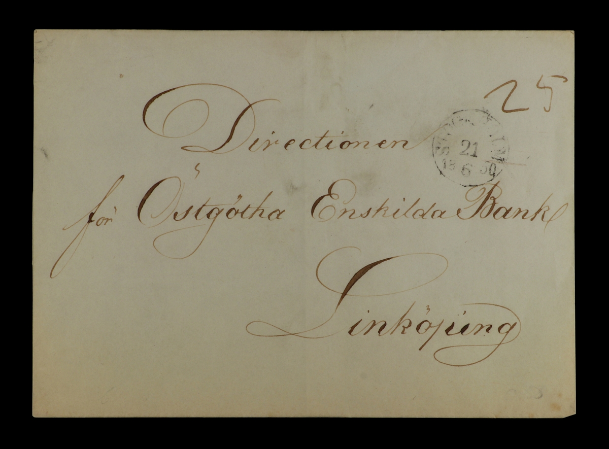 Fyra kuvert adresserade till Östergötlands Enskilda Bank. Poststämplarna är daterade från 1850 till 1879. Tre av breven har ett blått tolv öres frimärke var, ett har två röda sjöpost-frimärken medan det sista brevet saknar frimärke men inte stämpel.