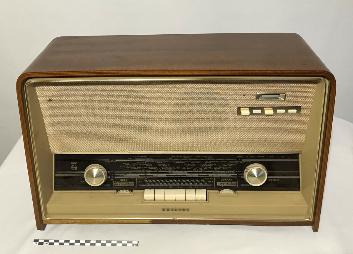 Radio merket Phillips Fagott B5X9917. 