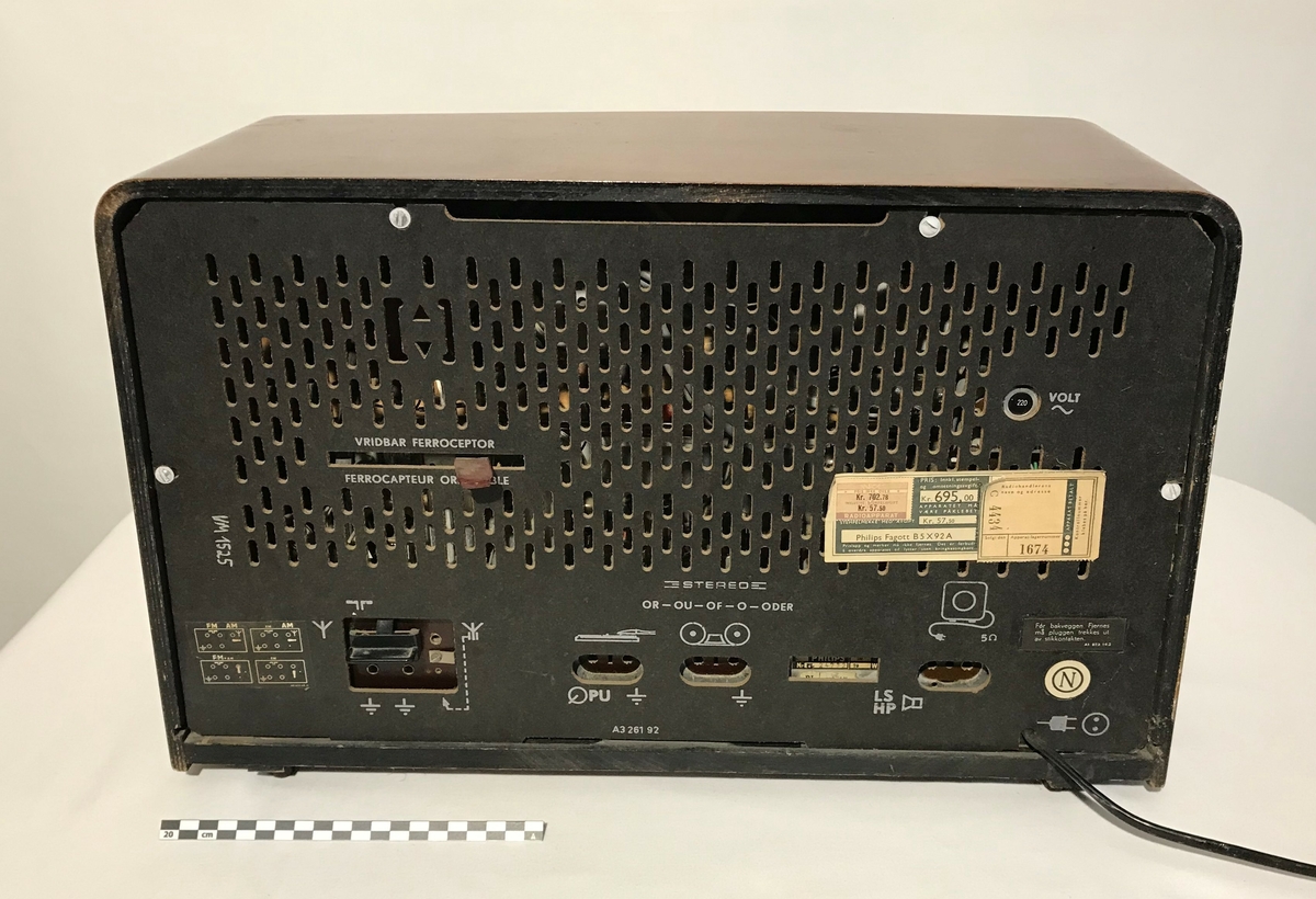Radio merket Phillips Fagott B5X9917. 