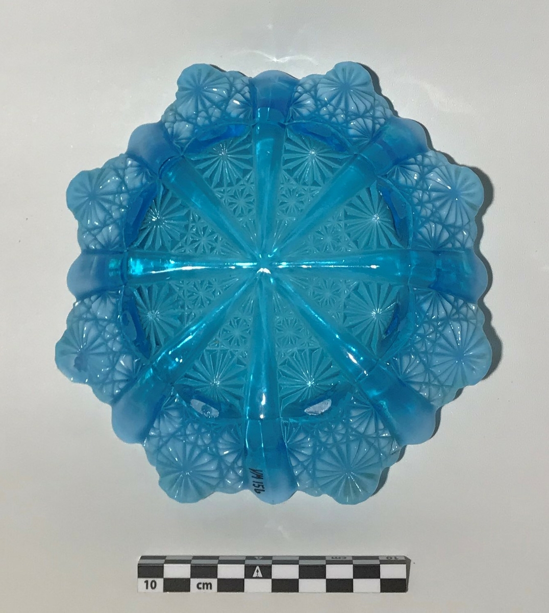 Blå glasskål med mønsterdekor