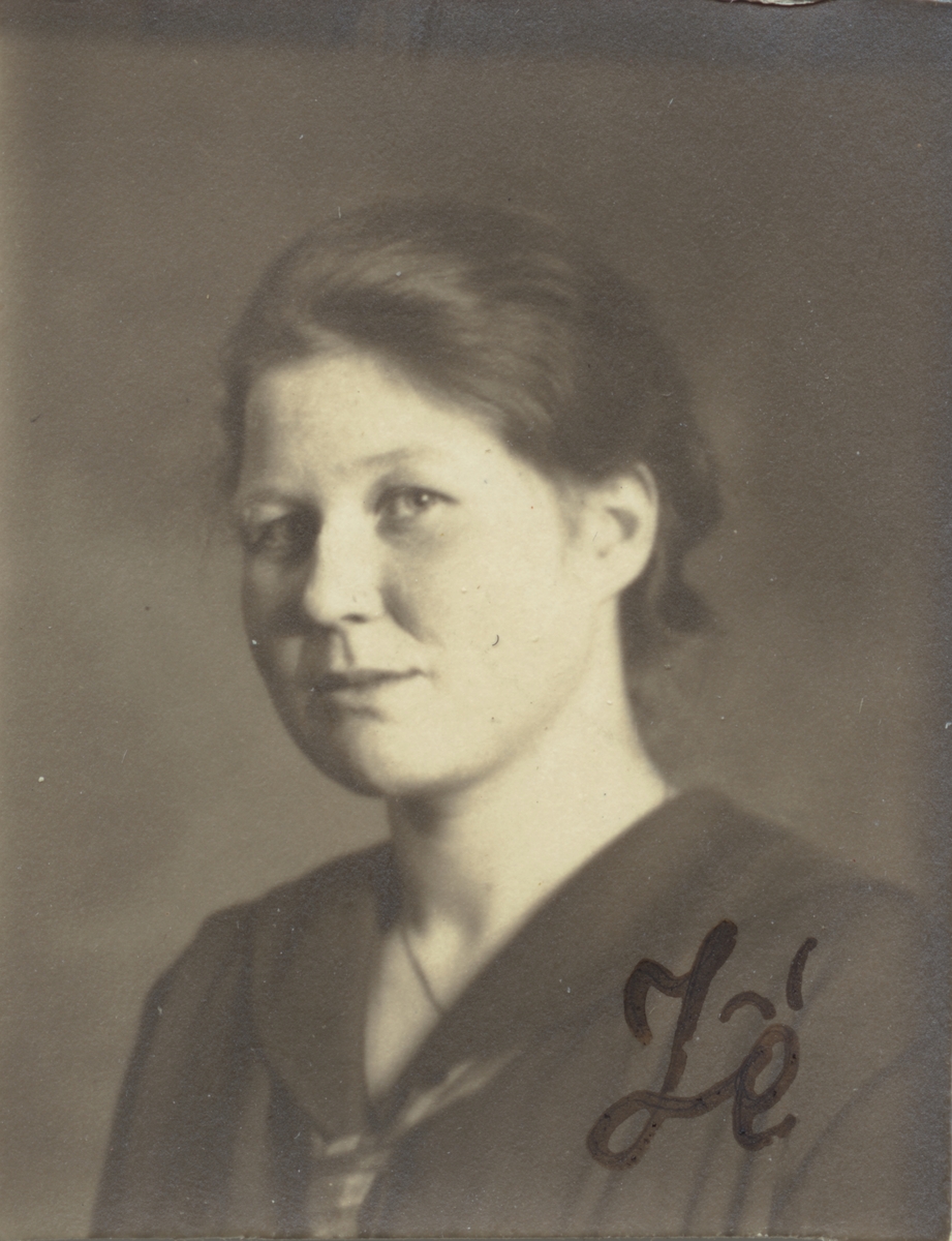Elsa Smith (zé). Ur album Kurskamrater som delade ljuvt och lett, på Telegrafkursen i Stockholm 1920.
