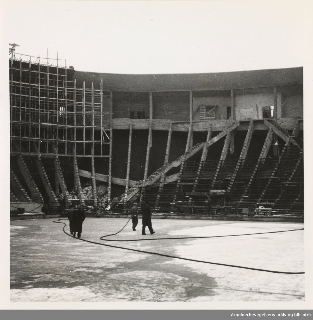 Byggingen av Jordal Amfi, oktober 1951.