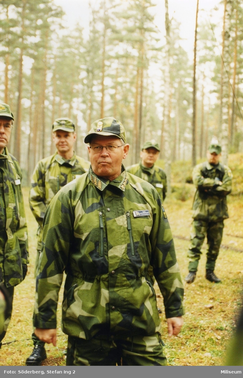 General Johan Hedestedt, överbefälhavare, bakom 2:a till vänster överste Bengt Axelsson, chef för Ing 2.