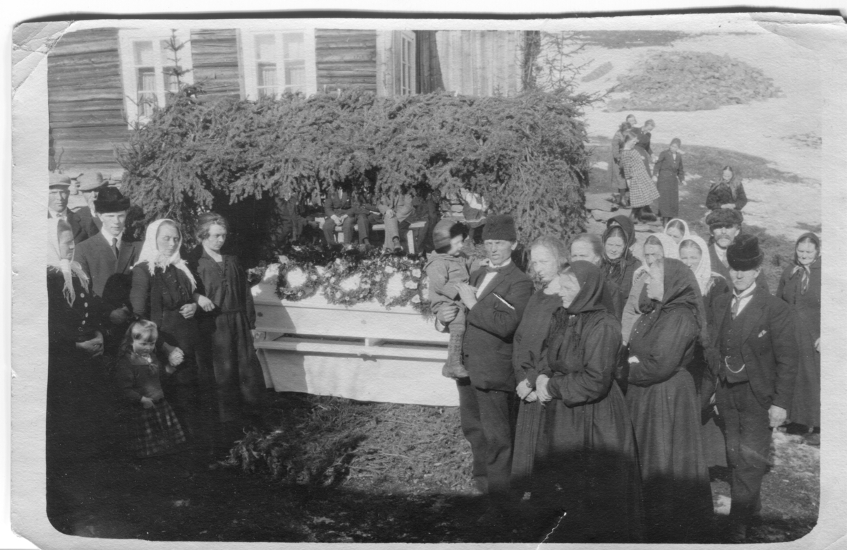 Gravferd etter Andris Olsson Tuvmarken død 25. mars 1925.