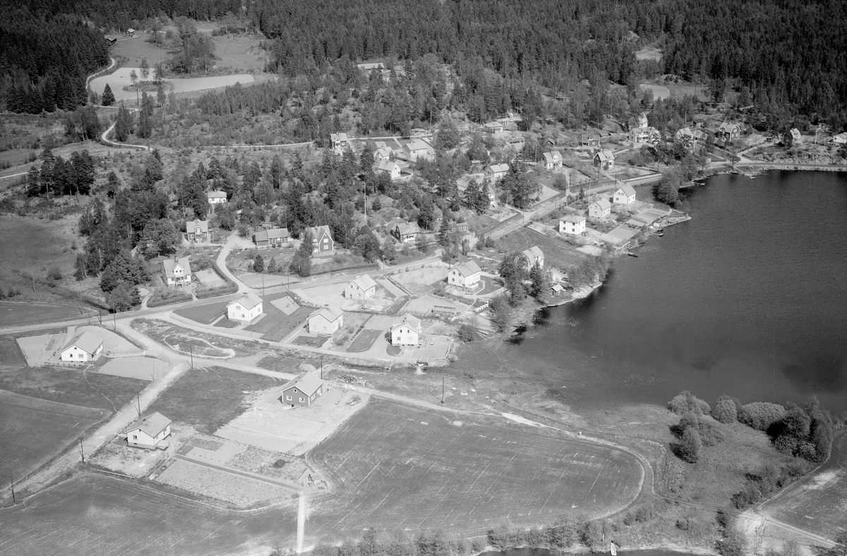 Flygfoto över Butbro öster om Finspång. Året är 1955.