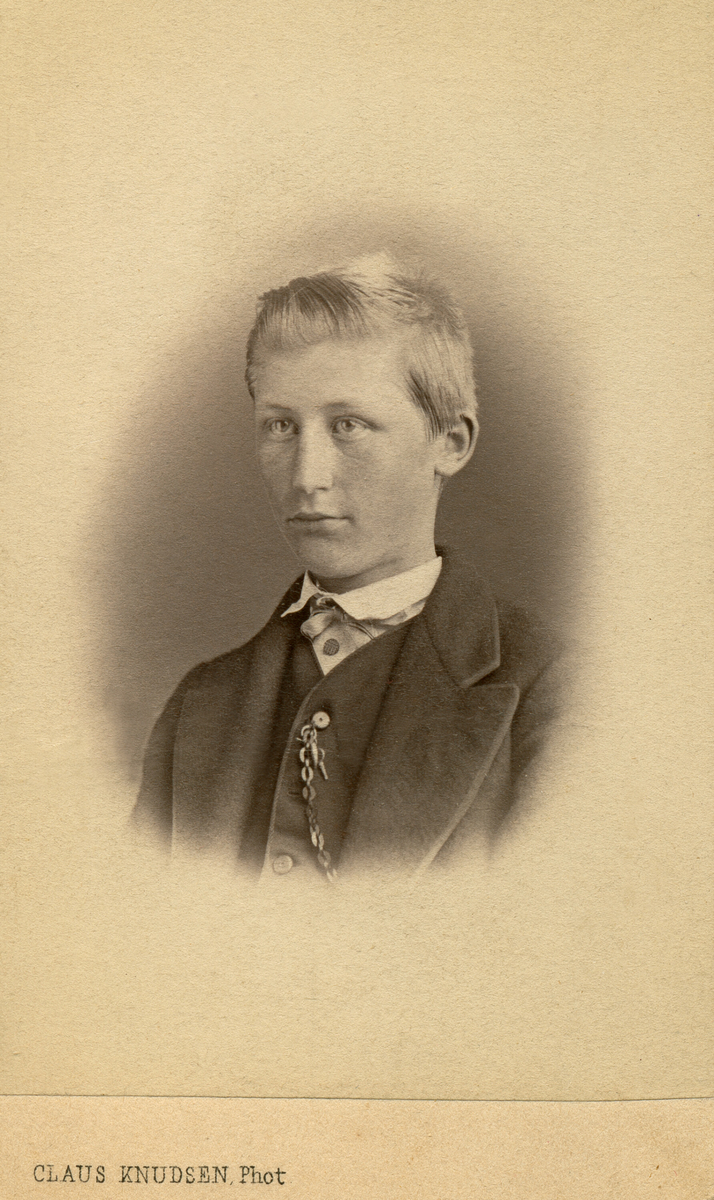 Portrettfoto av Graa, skrive 9.10.1873, Helsing til H. H. Opdal
