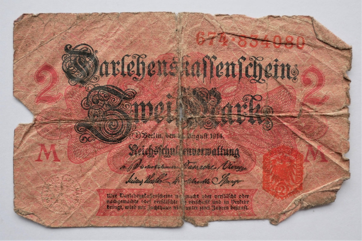 11 tyske pengesedler (11470 - 80).

11470 - Zwei Mark. n. 674.83408D. Berlin 11 aug            1914.

Gave fra frk. Rita Heiberg, Amble.