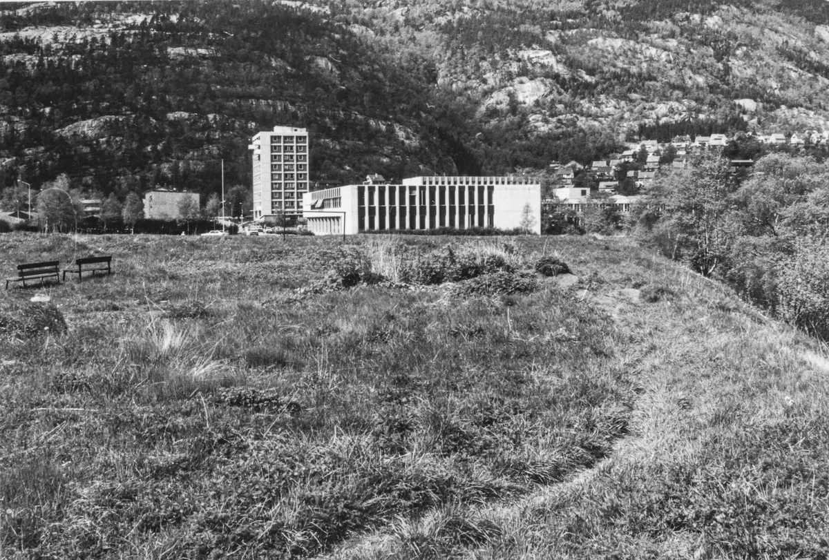 Skular og hybelbygget 