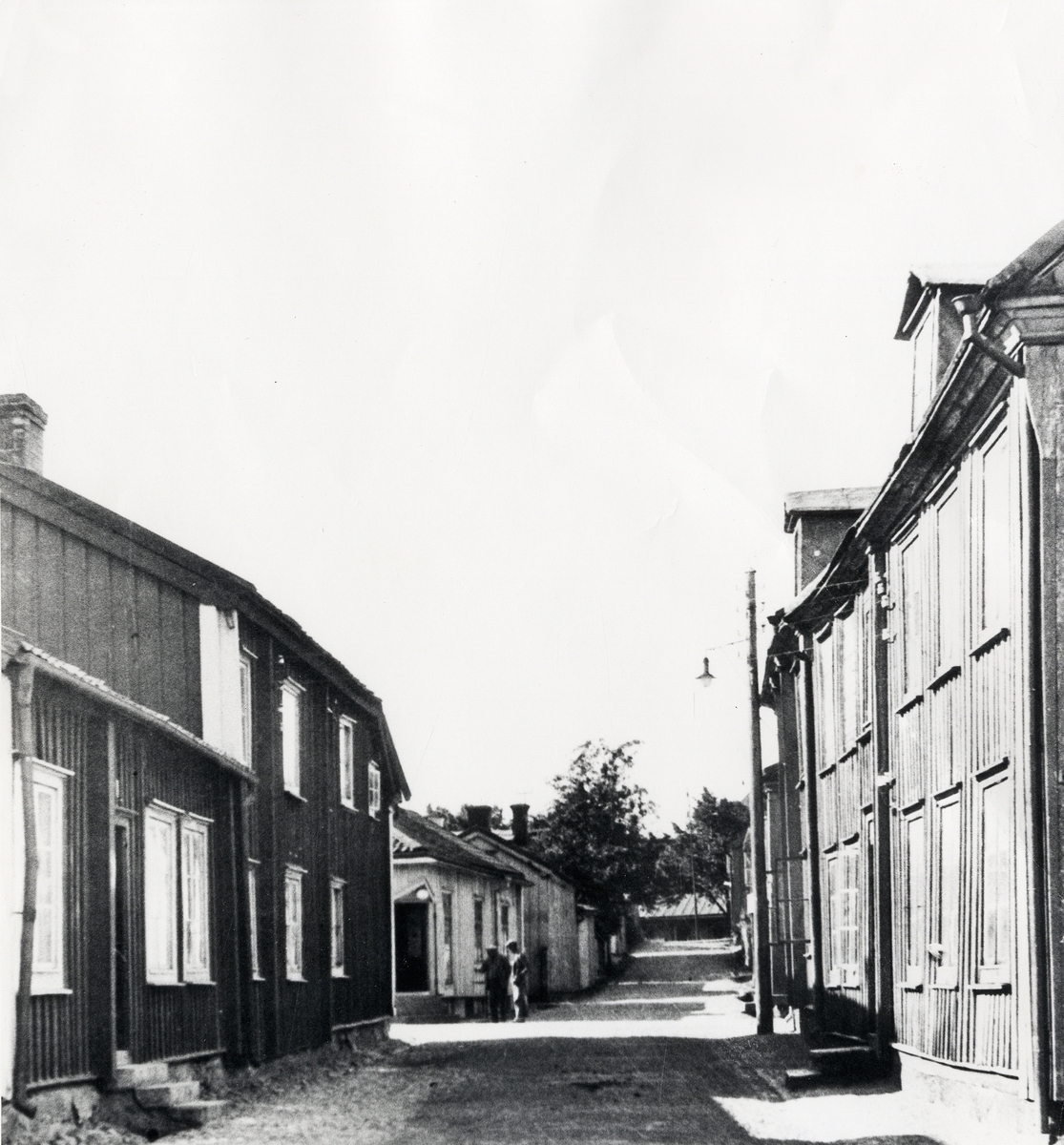Bäckgatan i Växjö, söderut mot Båtsmansbacken. 1940-tal.