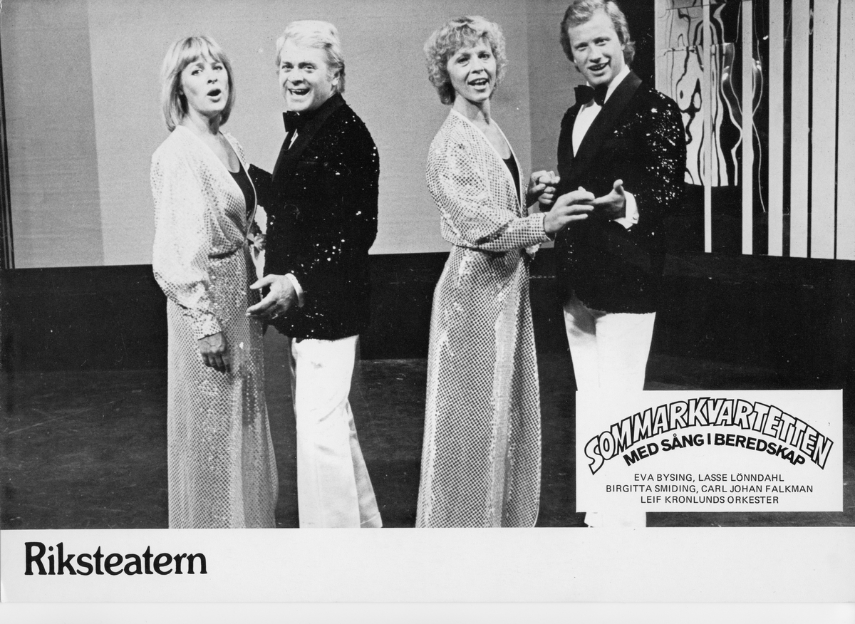 Bild från Riksteaterns föreställning Sommarkvartetten - Med sång i beredskap från 1980. På bilden Eva Bysing, Lasse Lönndahl, Birgitta Smiding och Loa Falkman.