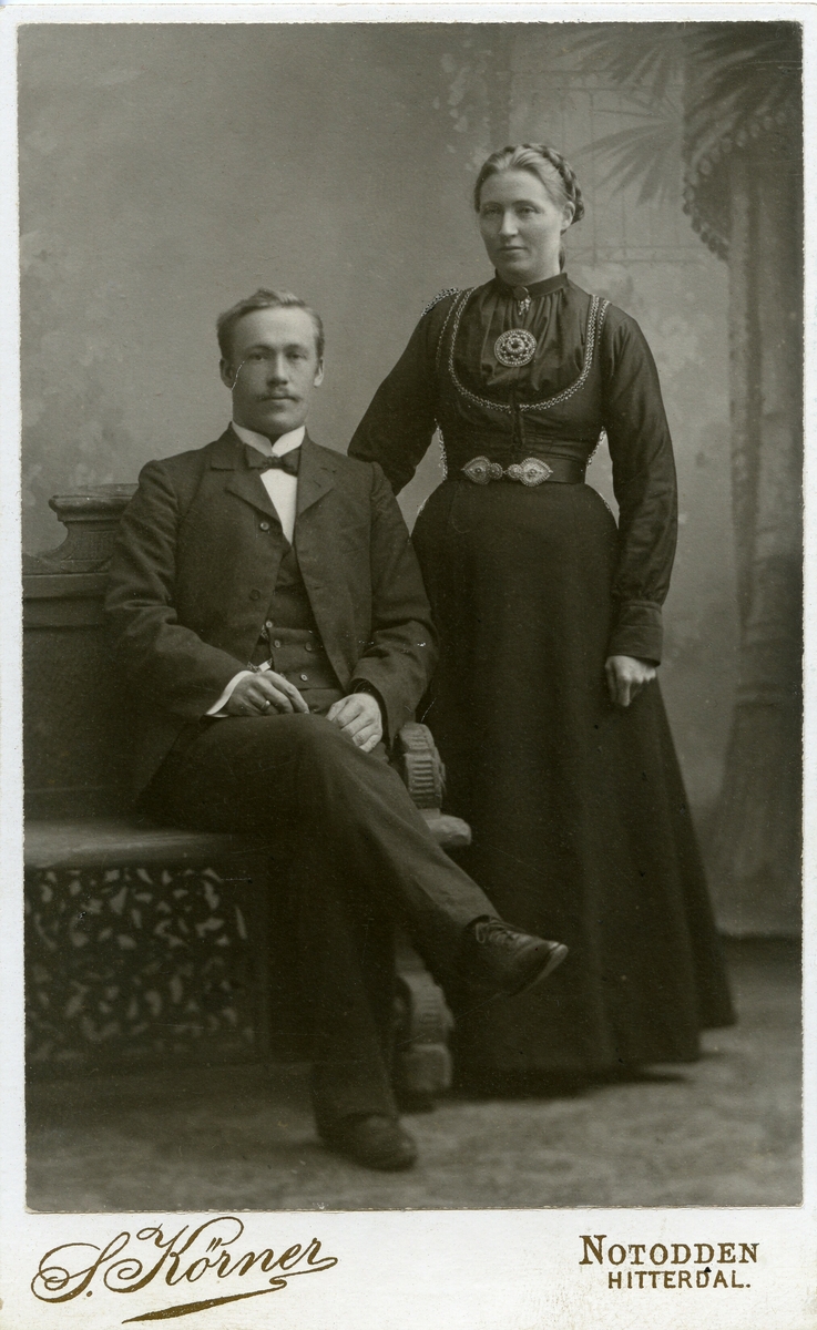Parbilde av Olav G. Helland og Aslaug Gutukjær Helland, ca. 1905.