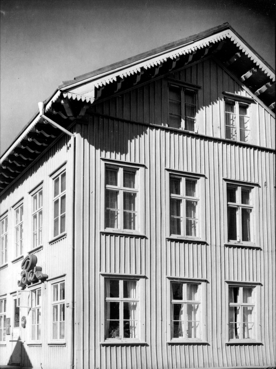 Storgatan 1, Wera-magasinshuset, från Trätorget. Från NM:s byggnadsinventering 1957.