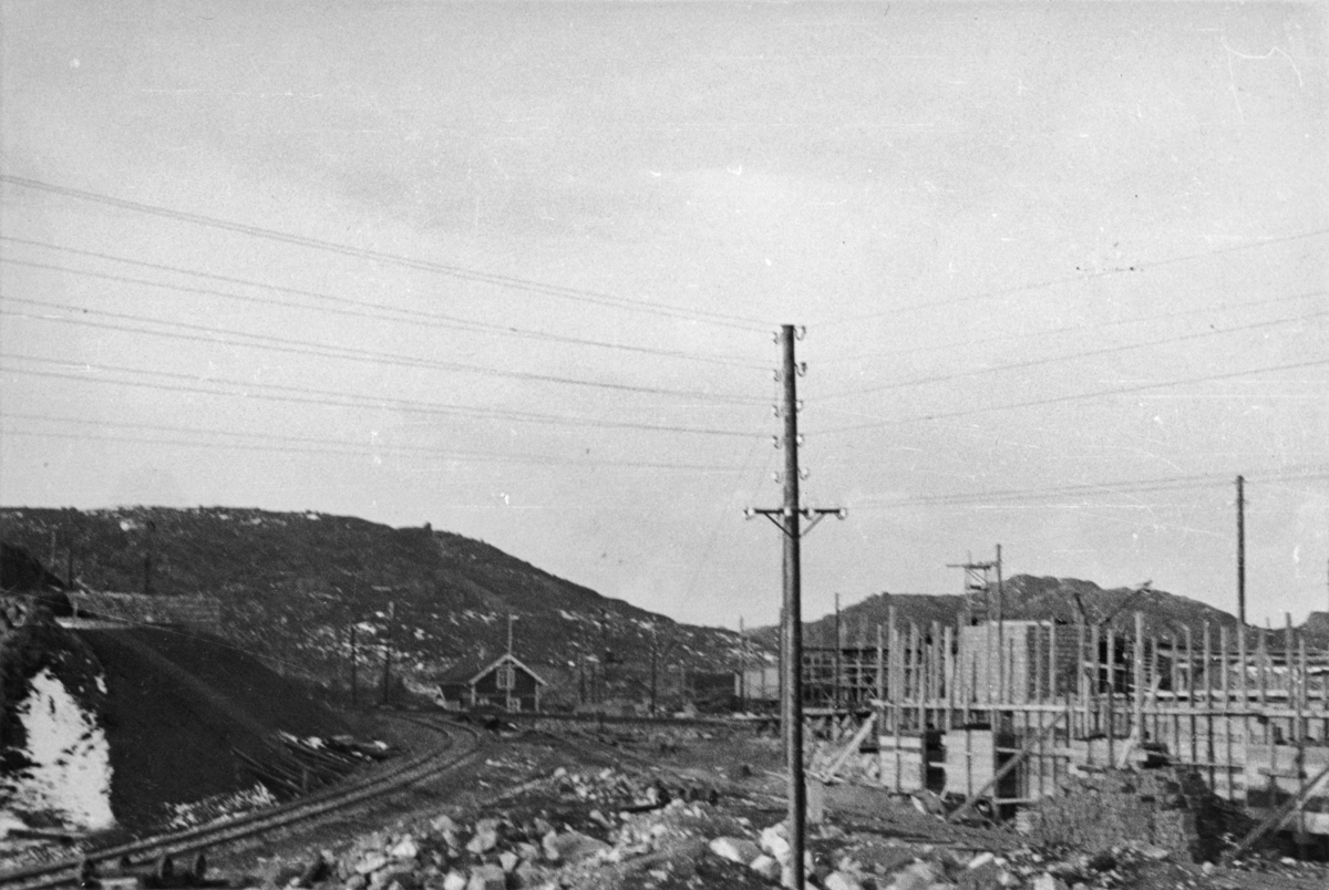 Lokomotivstallen på Eie bygges, 1. januar 1944.