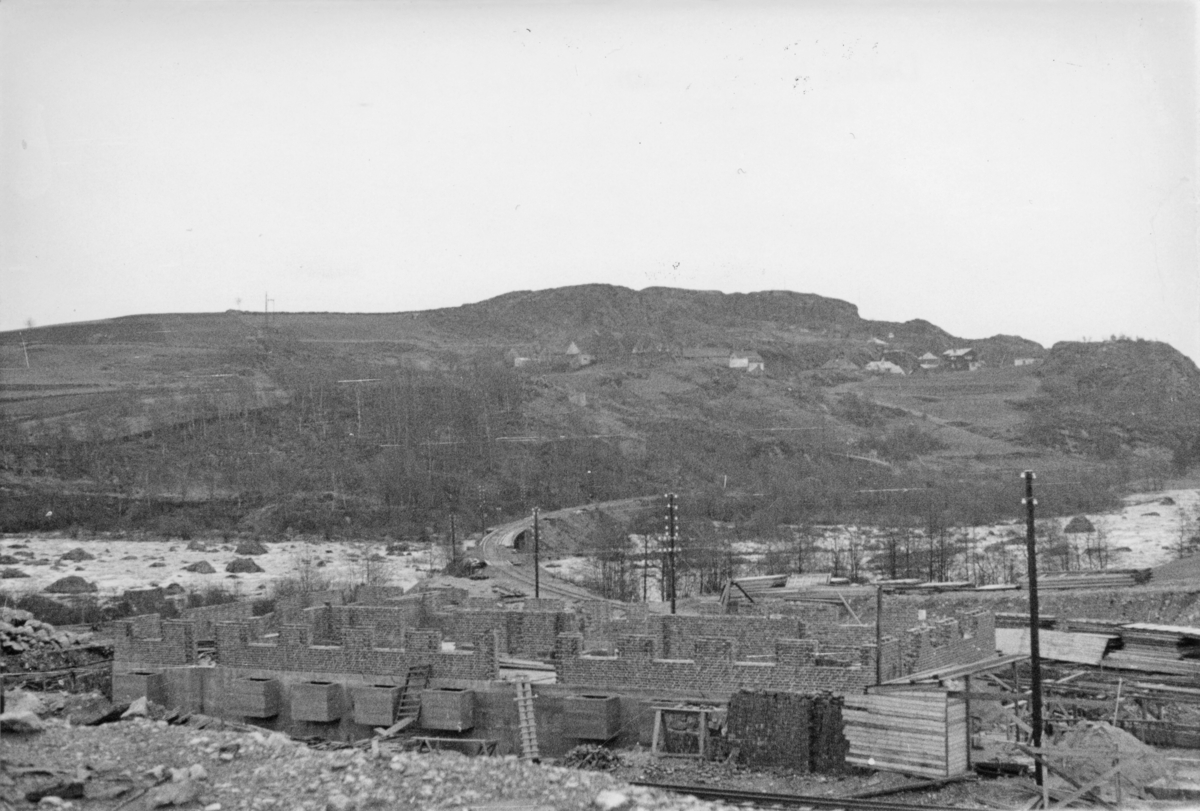 Anlegget av Eie jernbanestasjon, januar 1944.