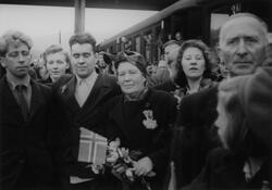 Familien Aakre på Eie stasjon, 10. mai 1945.