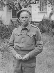 Harald Andreassen i kinohagen, mai 1945.
