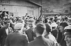 Tysklandsfangene ankommer Eie stasjon, 28. mai 1945.