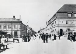 Stortorget, Växjö, en torgdag ca 1918-20. Storgatan mot väst