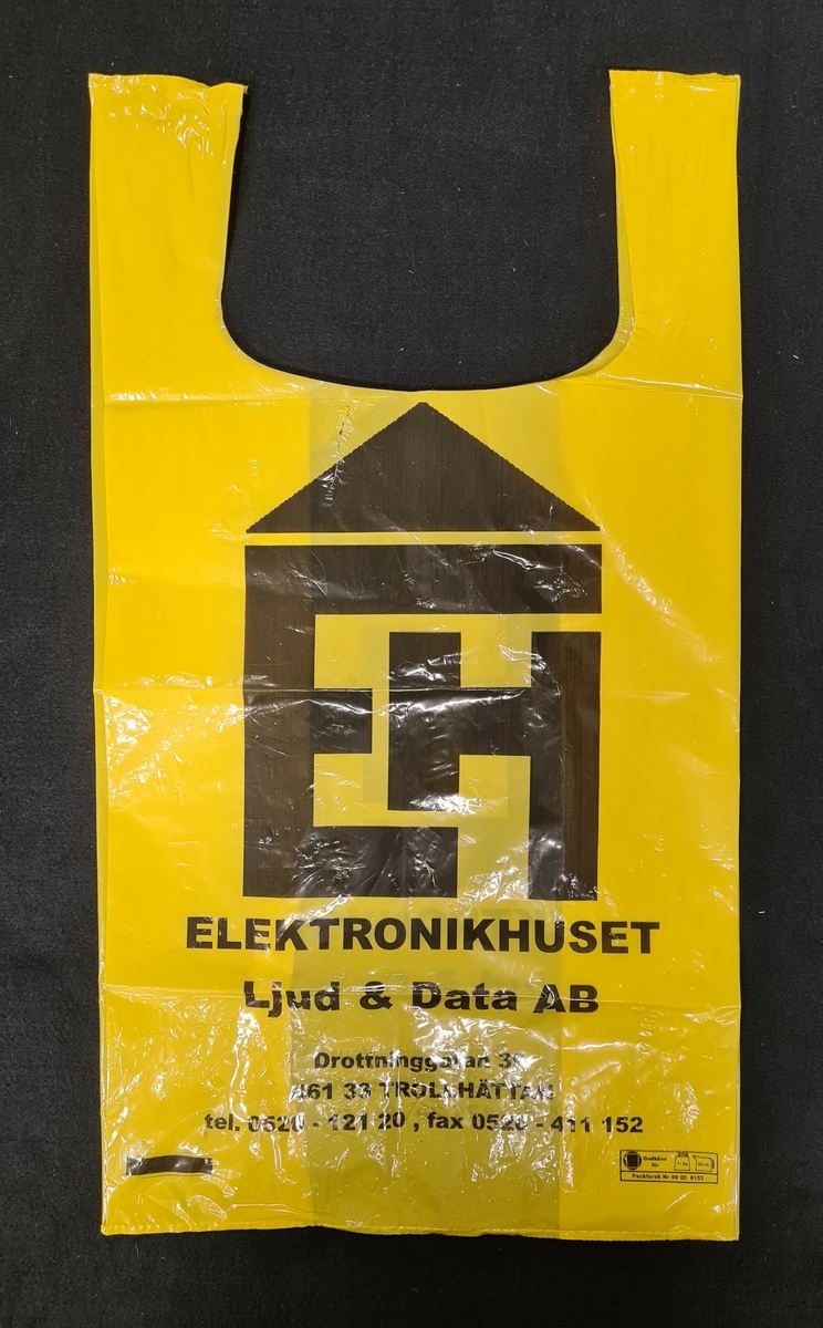 Plastkasse, gul, med logga från Elektronikhuset i Trollhättan. 

På kassen står:
EH
Elektronikhuset
Ljud & data ab

Drottninggatan 39
461 33 Trollhättan
Tel. 0520-121 20, fax 0520-411 152