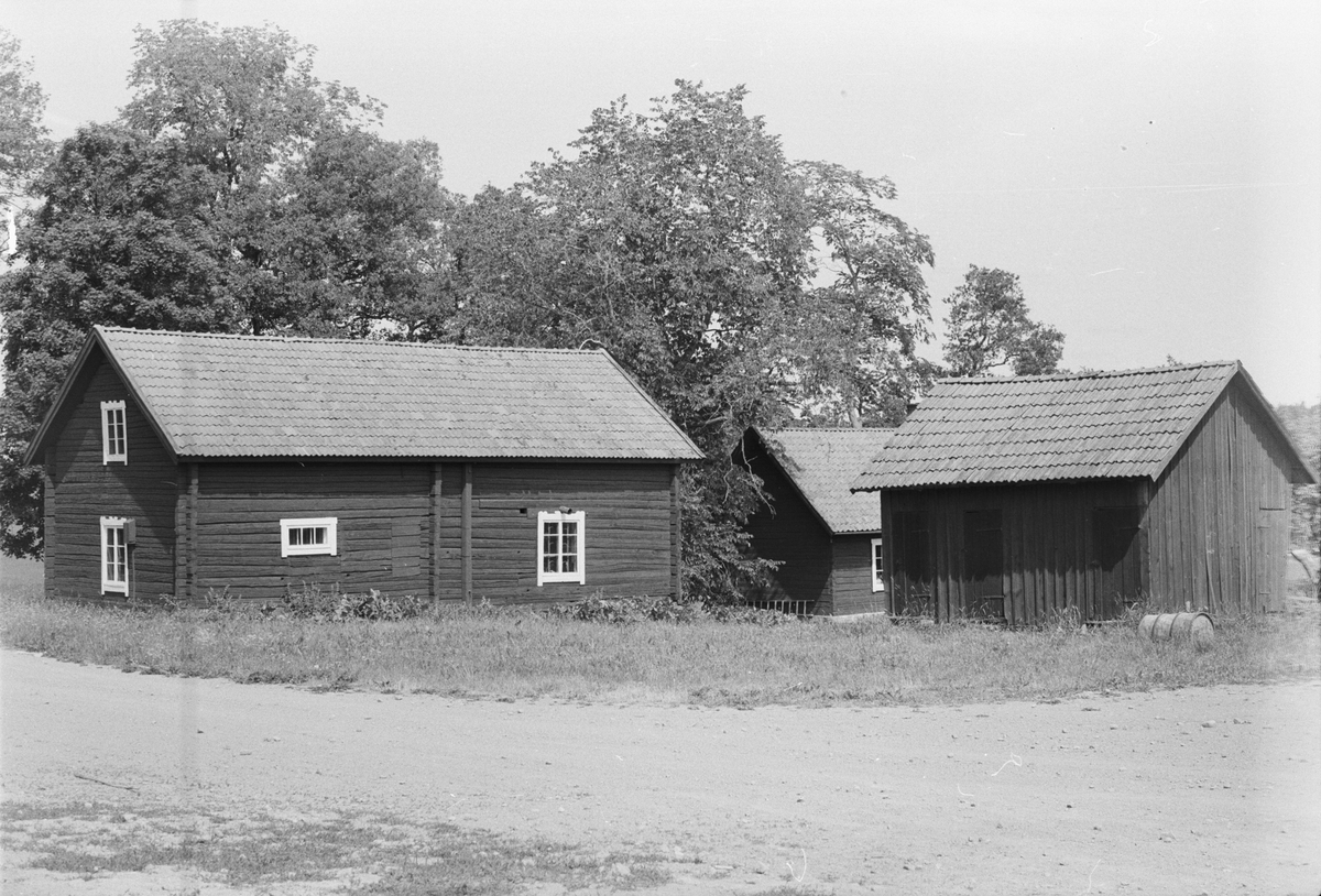 Brygghus och hemlighus, Brunna 1:1, Brunna gård, Vänge socken, Uppland 1975
