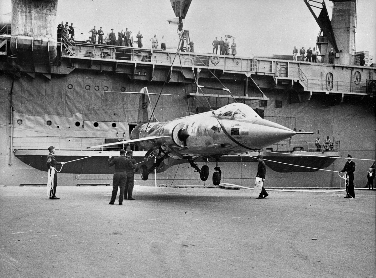 Lockheed F-104G Starfighter ankommer pr. skip til Horten.