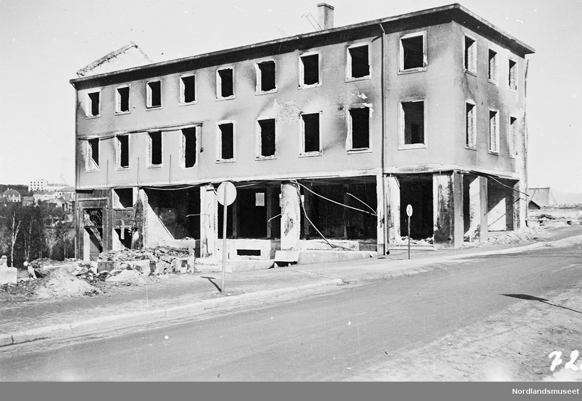 Skadene i Narvik sentrum var enorme etter den tyske bombingen 2. juni 1940.