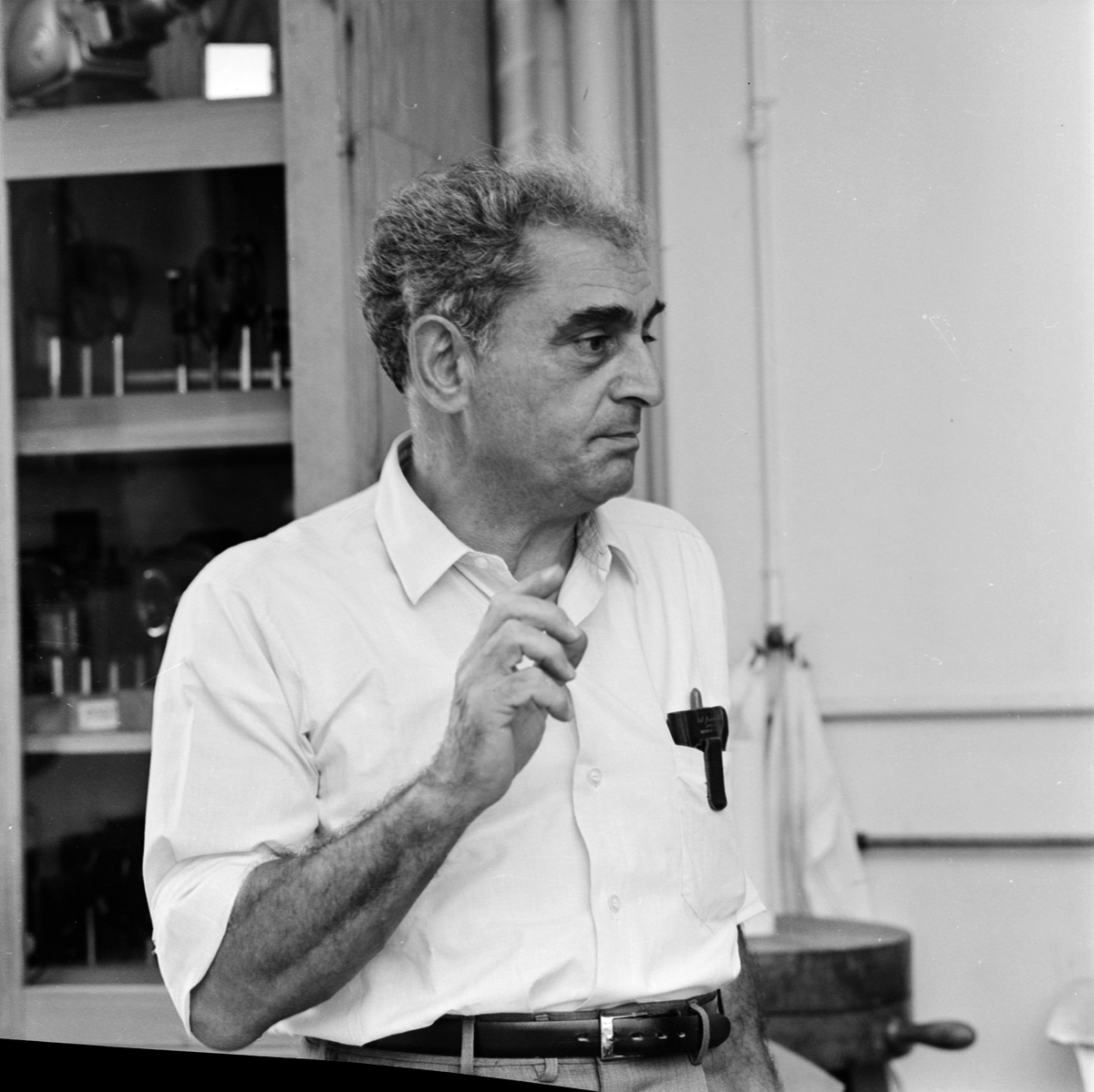 Fysikum, professor Julius Summer Miller har experimentiell fysikundervisning, Uppsala 1963
