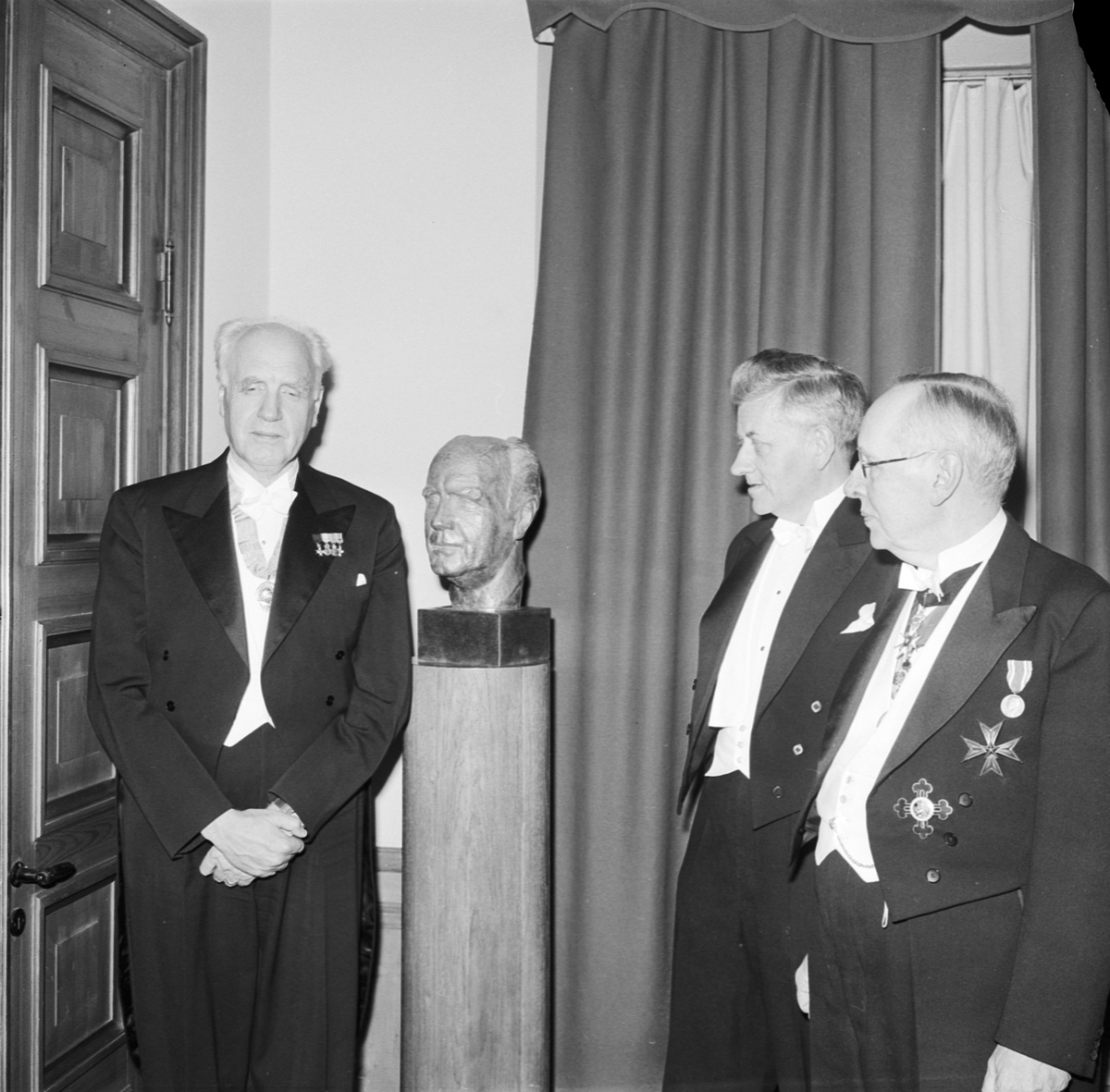 Professor Jón Helgason gästföreläser på Gustav Adolfs Akademien, Uppsala 1960