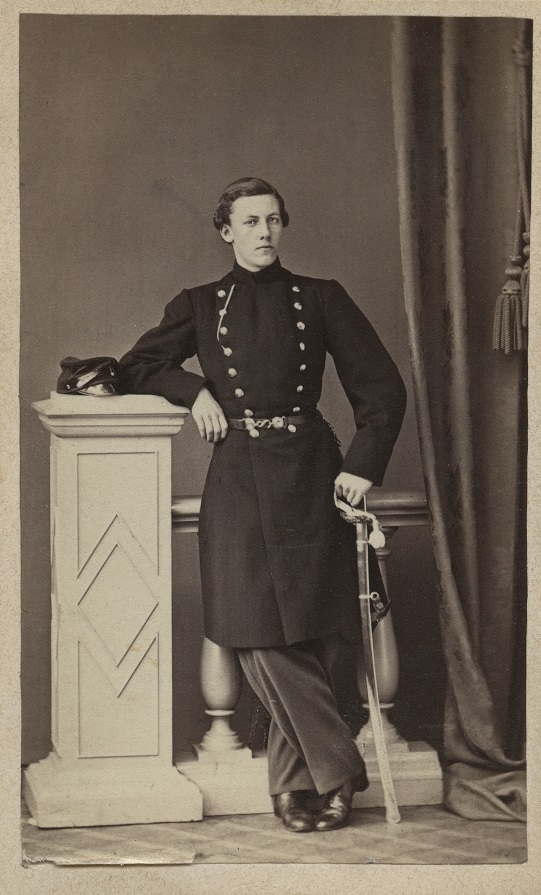 Carl August Schenström, född 1845-08-06 i Sankt Ilian, död 1913-02-13 i Uppsala. Kapten.