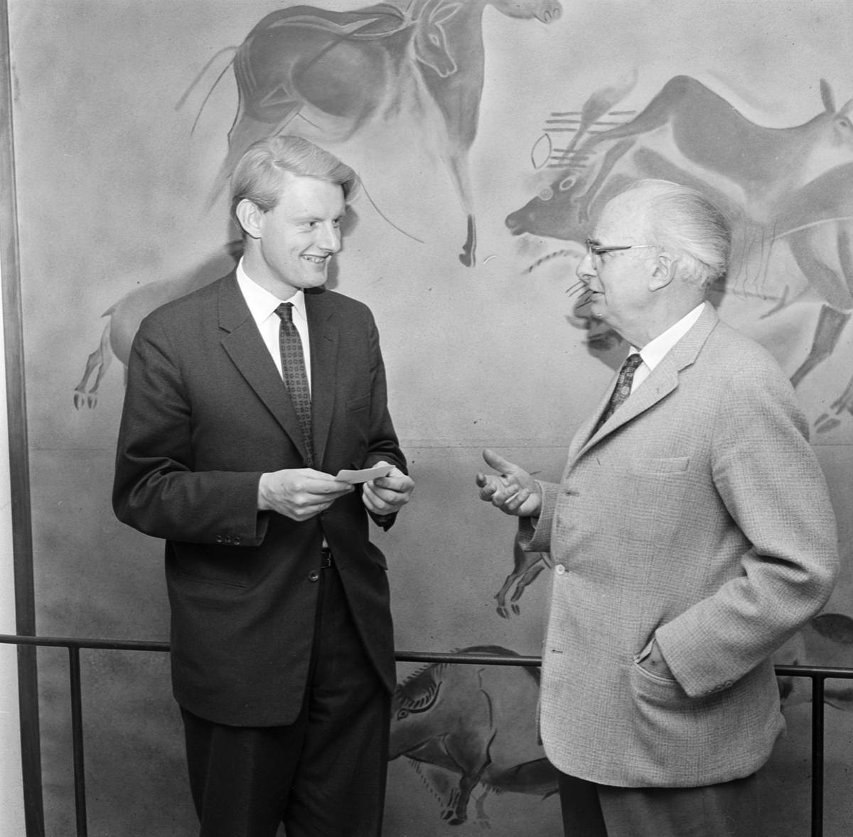 Gustavianum, museiinspektör Olaf Olsen och professor Mårten Stenberger, Uppsala 1962