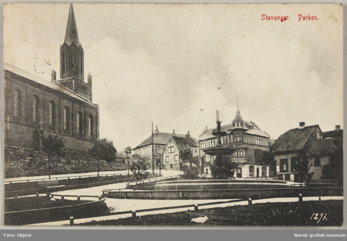 Postkort med motiv fra Petriparken eller St. Peders plass vest for St. Petri kirke.