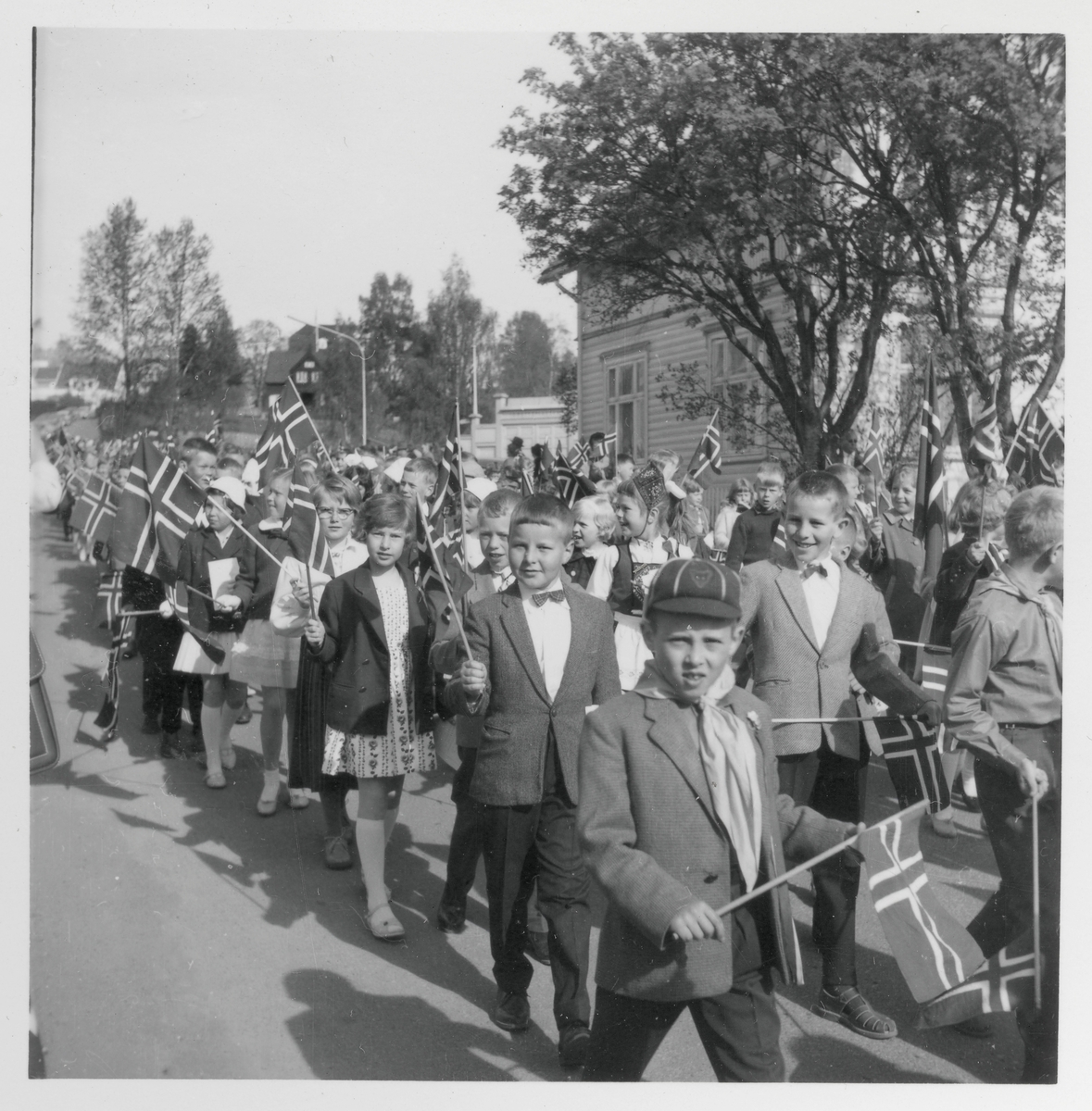 17.mai-toget på Gjøvik 1961
