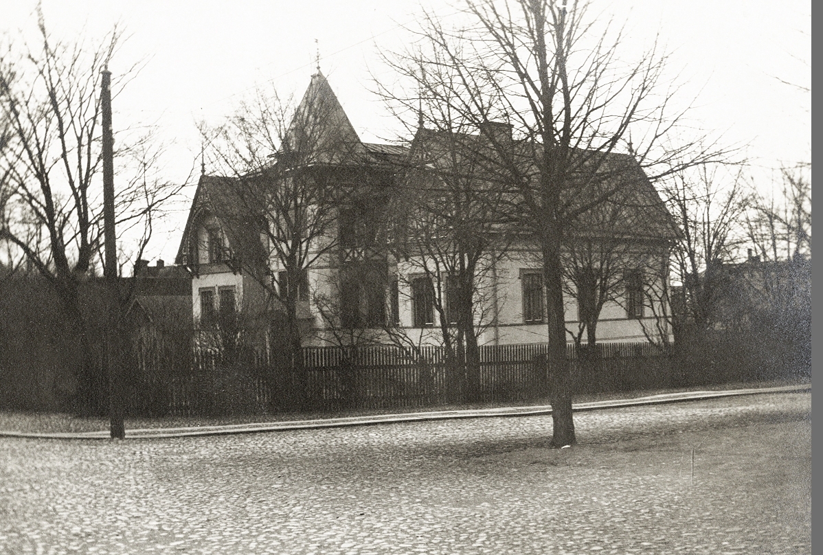 Bostadshus, kvarteret Ansgarius 2 (3), Norra Esplanaden - Västergatan, Växjö, ca 1910.