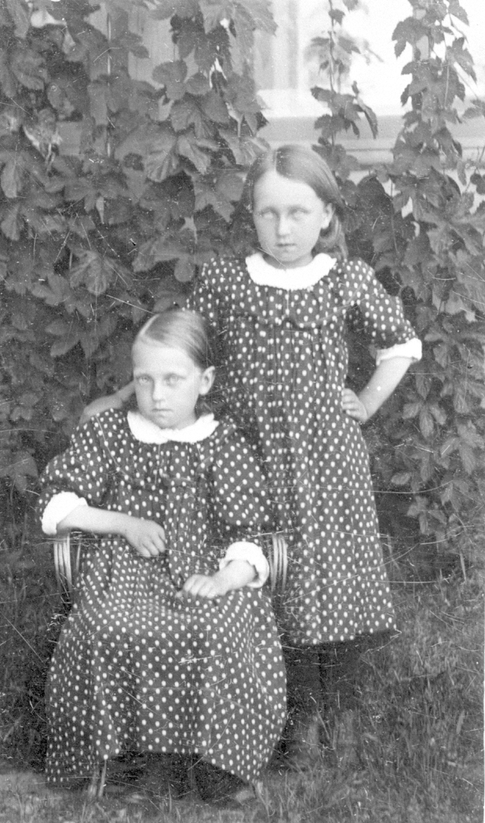 Portrett av barna til Torstein Pedersen Einang dy og Elisabeth Winsnes.