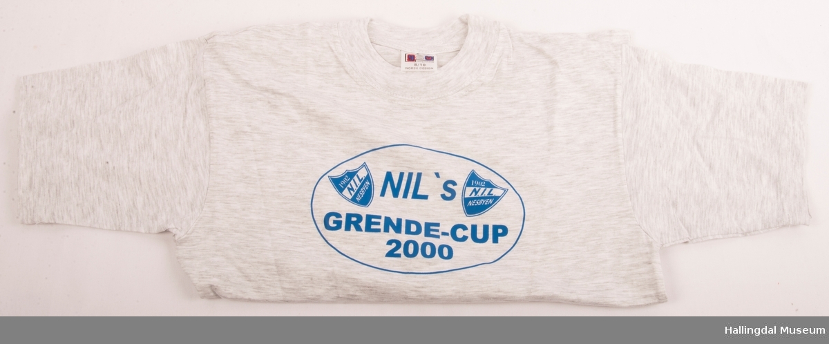 Grå T-skjorte til bruk under Grendacupen i 2020.  Nesbyen Idrettslag. Størrelse 8/10 år