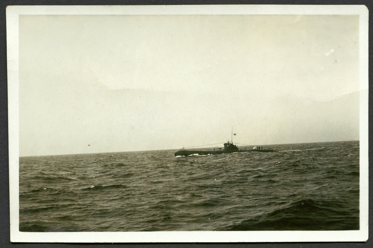 Bilden visar ubåt Valen till sjöss.
