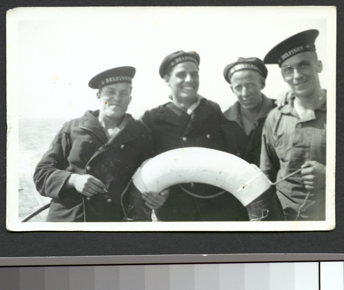 Gruppfoto ombord på ubåten Delfinen 1938.