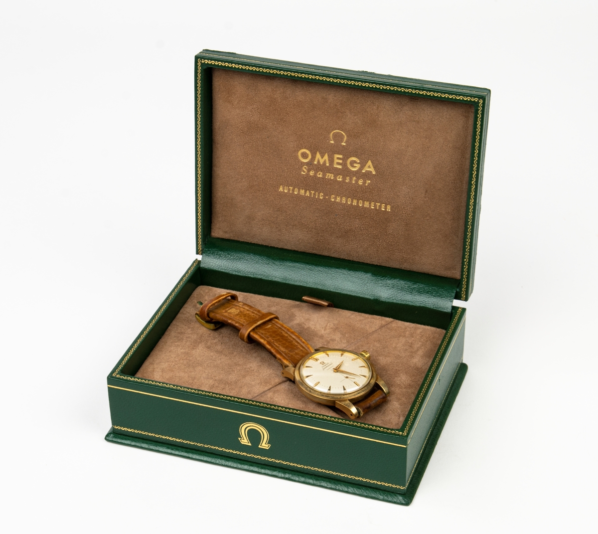 Armbandsur av märket Omega. Uret förvaras i originallåda.