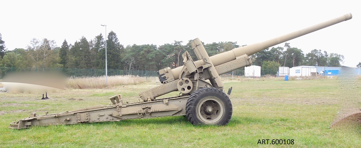 12,2 cm sovjetisk kanon med grund i m/1931-37,  ” A 19”. Främst lavetten moderniserades i flera omgångar.
 Museets kanon är den moderniserade versionen som främst i Östeuropa var i tjänst ända till 1990. Den är gjord obrukbar men utvändigt i bra skick.
25 kanoner, krigsbyte,”122K/31”, fanns kvar länge i finska artilleriet, främst kustartilleriet där det genomfördes ett eldrörsbyte till 15,5 cm på 1980-talet. 
Ca 2500 kanoner tillverkades i fabriken i Stalingrad. Spränggranat och pansarbrytande granat fanns.
Samma eldrörstyp användes dessutom till stridsvagn JS 2 och 3 samt självgående kanonen ISU-122