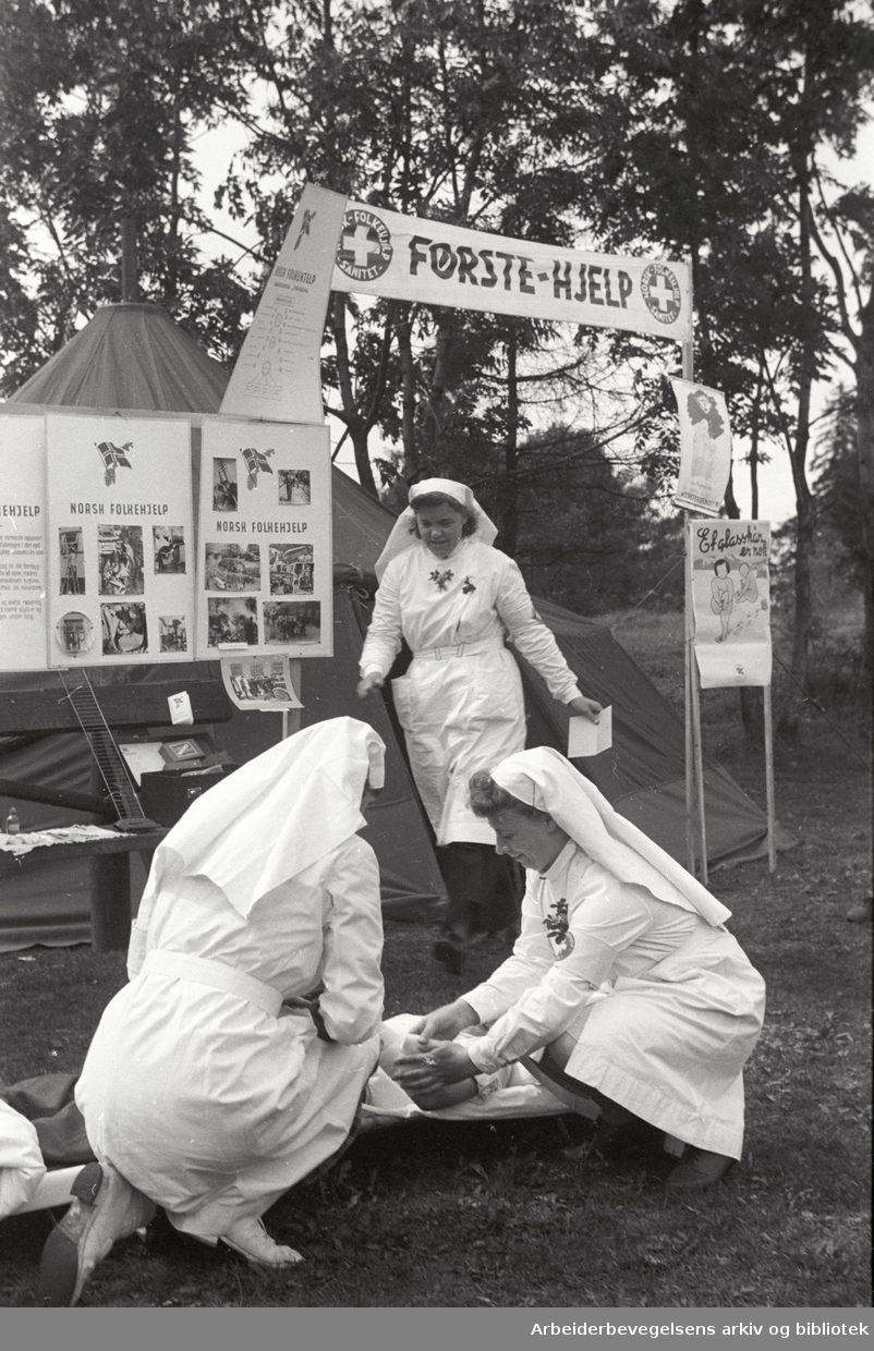 Norsk Folkehjelp med førstehjelp .på Ekebergstevnet.juni 1946